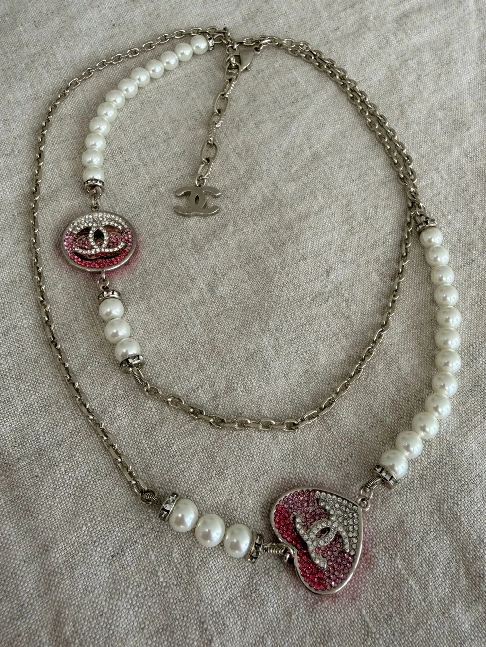 💗CHANEL Silver Chain Necklace with Pink and White Pearl Heart Pendant🤍